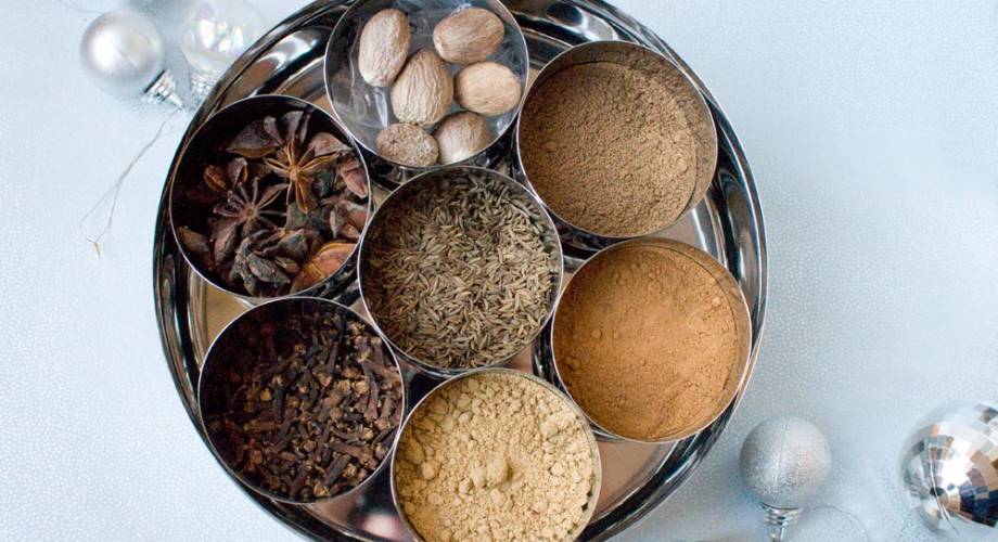 shop our best Indian baking Spice tin set with spices